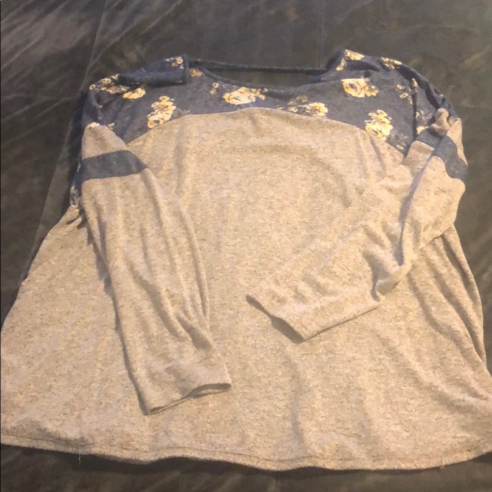 Maurices sweater! Beautiful! NWOT. Size 3